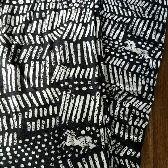 Lularoe buttery leggings - Picture 2 of 2